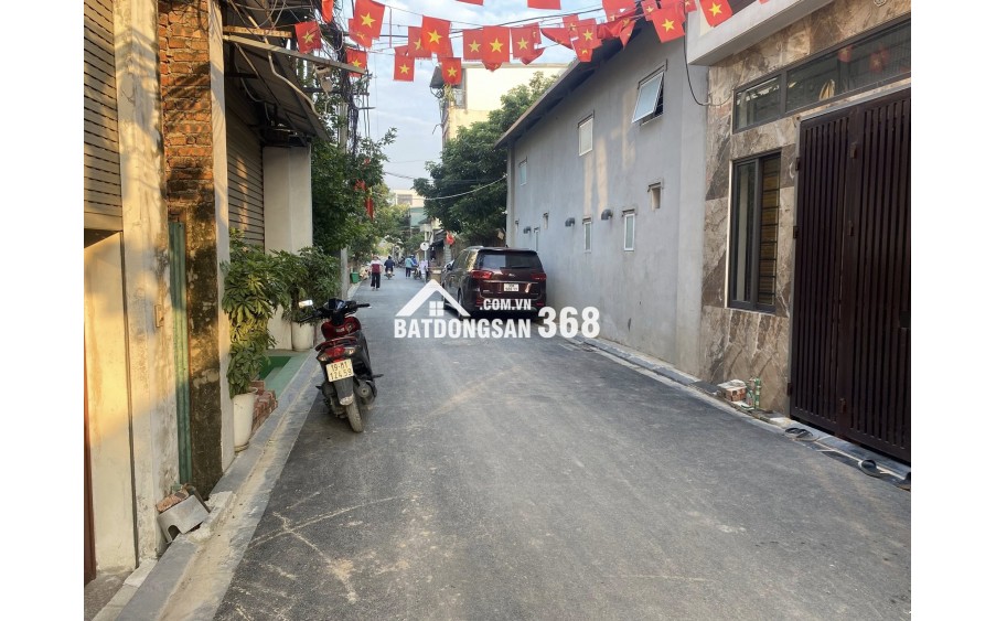 NHÀ ĐẸP - 4 TẦNG - FOTUNER ĐỖ CỬA - NGAY CẦU THĂNG LONG - NHỈNH 4 TỶ